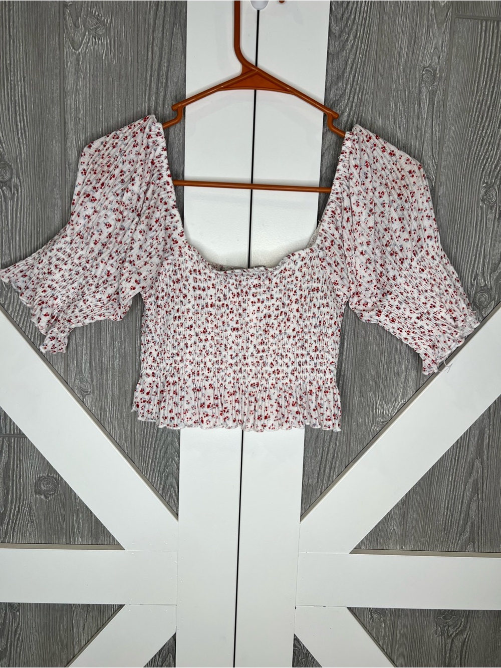 E2.08 Glassons Floral Puff Sleeve Crop Top - White with Red Floral Small